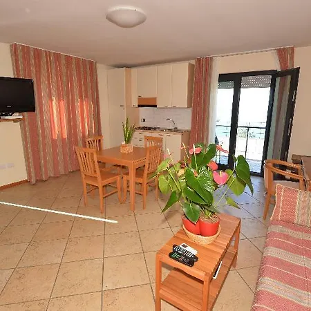 Miramare Aparthotel 3*