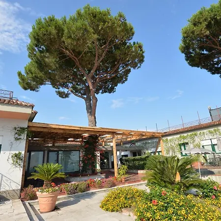 Aparthotel Miramare 3*
